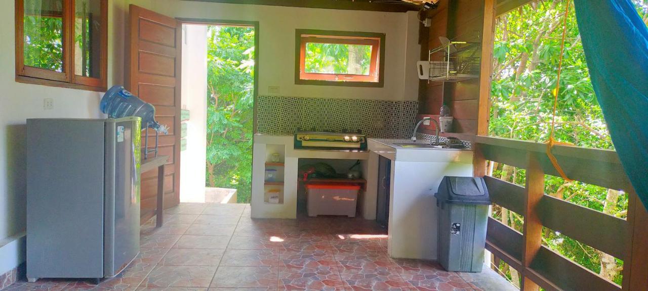 סבאנג Treetop Guesthouse And Bungalows מראה חיצוני תמונה